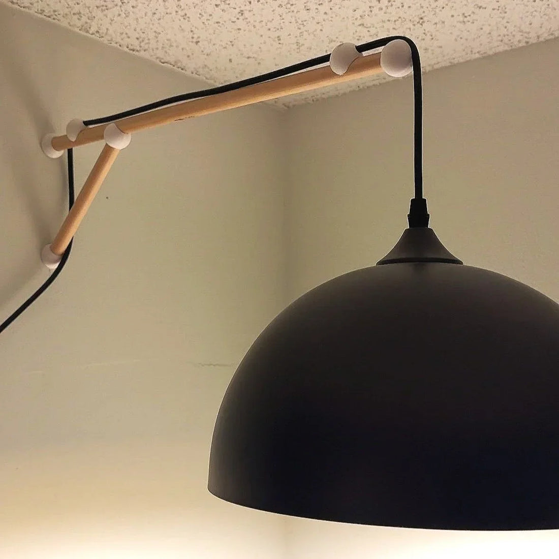 Minimalist Modular Lamp Mount: DIY with 3D Printing and Wooden Dowels